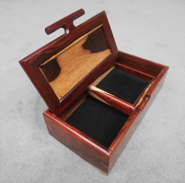 Removable tray
                    box