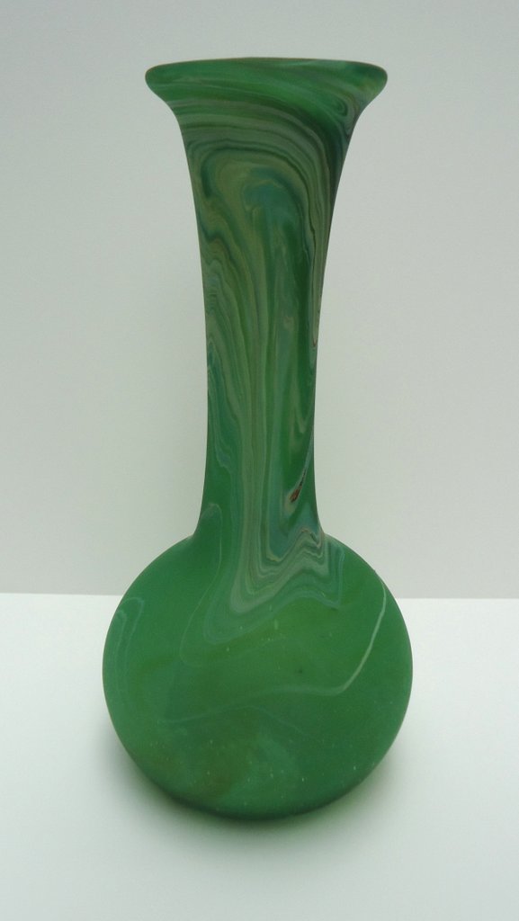 Bulb bottom
                  long neck green vase
