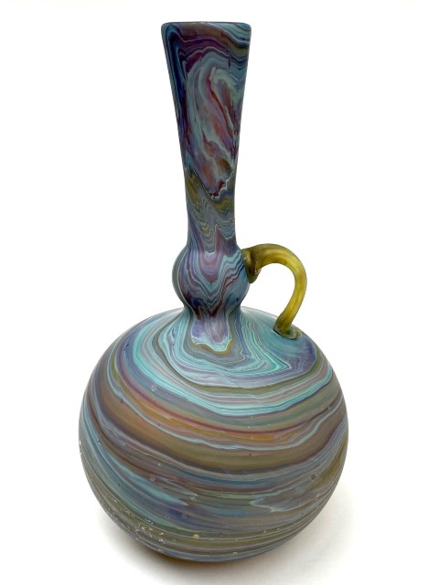 Bulb bottom extended neck single
                              handle vase