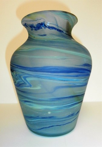 Clear blue
                  short neck vase