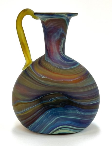 Round flat one
                  handle vase