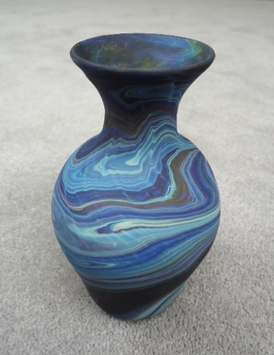 Dark blue short neck
                  vase