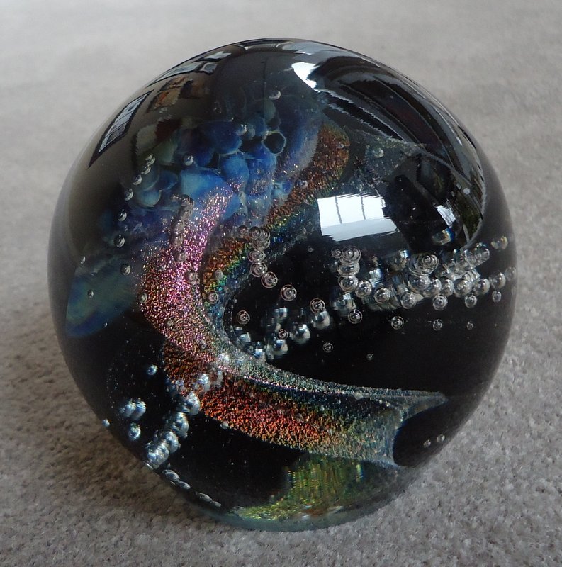 Convexed paperweight