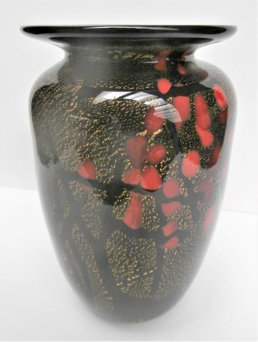 Black small
                        vase with red and gold leaf